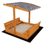 Zárható fa homokozó padokkal és tetővel gyerekeknek Baby Mix 120x120 cm kék-fehér